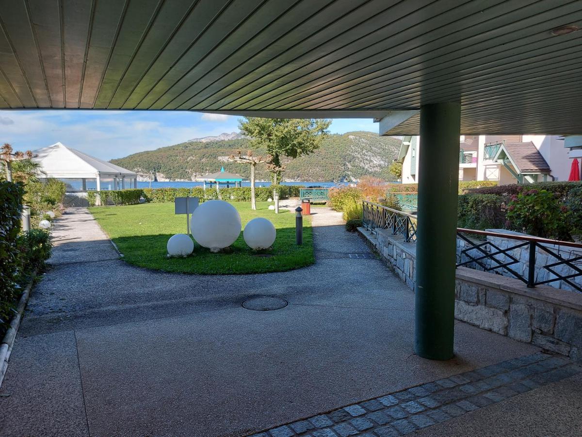 Au Bord Du Lac D'Annecy, Logement Type Loft, Dans Residence Avec Plage Et Ponton Privee Дюэн Экстерьер фото